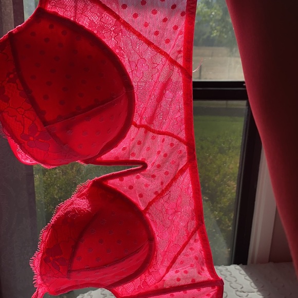 Victoria’s Secret bra like new! 32DDD - Picture 3 of 3